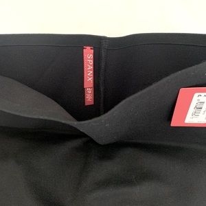 COPY - XS Spanx Essential Cropped Legging Black. NWT